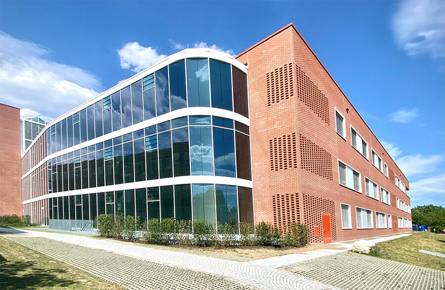 Universitaetsklinikum Regensburg Entlastungsgebäude B5.jpg